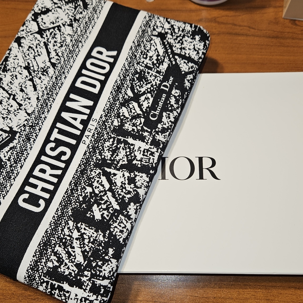 Christian Dior Black and White Pouch - Picture 2 of 4